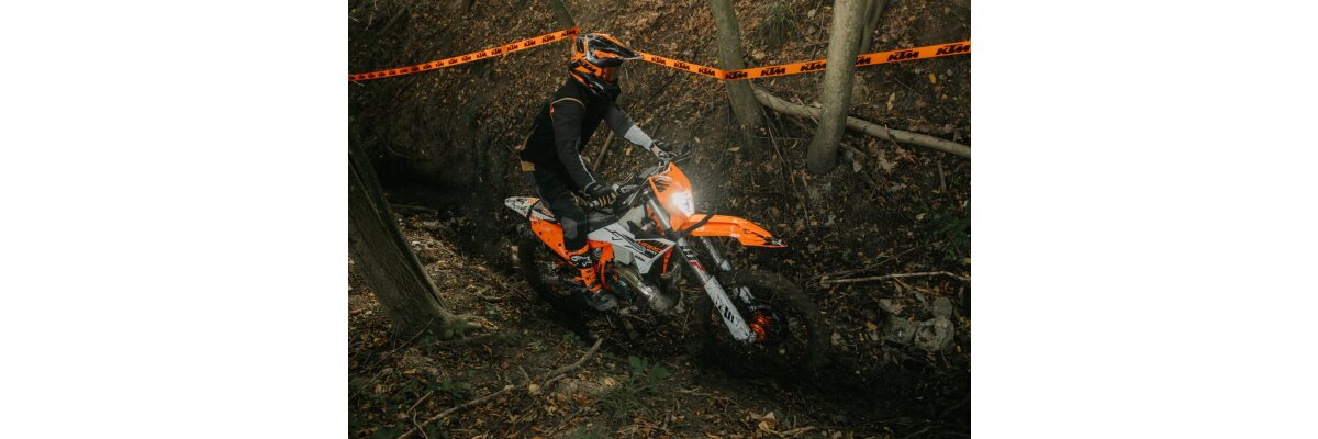 KTM 300 EXC HARDENDURO 2026 – gebaut für extreme Einsätze und bereit für den Wettkampf ab dem ersten Start - KTM 300 EXC HARDENDURO 2026 – Neue Hard-Enduro Power